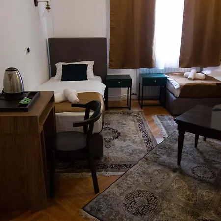 Mm5 Hostel *